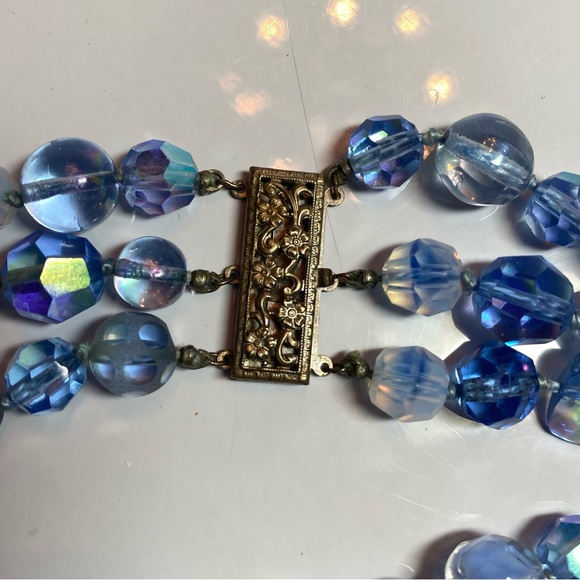 Vintage triple strand blue crystal beads necklace - Picture 5 of 5